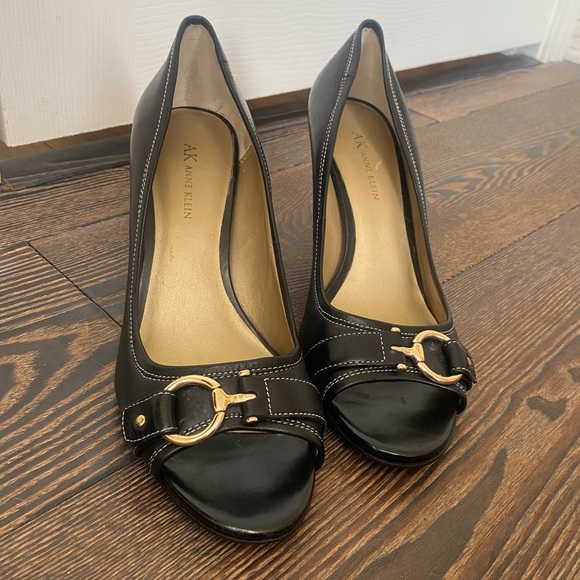 Anne Klein Black Peep Toe Heels 9 1/2‎ Gold Accent Classic Pump High Heel - Picture 1 of 7
